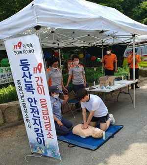 심폐소생술 교육 모습. 