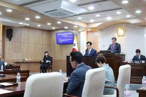 의사보고 중인 오준석 사무국장.