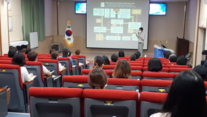 예산교육지원청 시청각실에서 진행된 ‘2020 행복 학부모 독서&amp;진로 연수’.