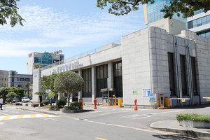 제주시는 제5별관(옛 한국은행 건물)을 헐고 새 청사(조감도)를 건립한다.&nbsp;