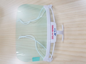 군에서 배부한 조리용 투명 위생마스크.