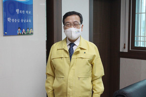 학생들의 재능과 꿈을 마음껏 펼칠 수 있는 홍성교육을 위해 지원을 아끼지 않겠다는 신임 김성수 교육장.