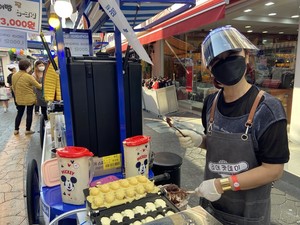 이날 '이디야커피'에서 커피와 붕어빵을 판매했다.&nbsp;