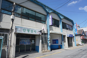 일제시대 곡식 수탈의 중심이었던 미곡창고 건물이 독립영화관으로 재탄생됐다.