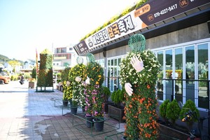 예산장터 삼국축제의 준비현장.