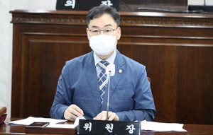 축산악취 저감을 위해 적극적인 노력을 기하길 당부하는 축산악취저감대책 특별위원회 문병오 위원장.