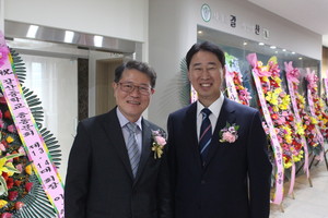 제13대 김영동 이임회장(사진 왼쪽)과 제14대 김재원 취임회장(사진 오른쪽).