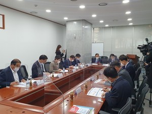 지난 28일 국회의원회관 제11간담회장에서 열린 ‘서해안 내포철도(가칭)’ 국가계획 반영을 위한 국회토론회.