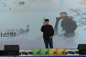 갈산고등학교 이선학 학생의 노래로 공연을 성황리에 마무리했다.
