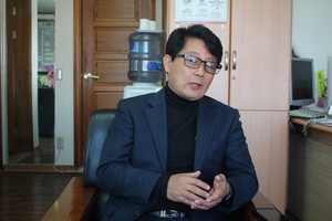 동종업자들의 불만을 대표해 택시 영업권 분쟁 해결을 위해 나서겠다는 입장을 보이는 전병윤 신임 충남개인택시 홍성군지부장.