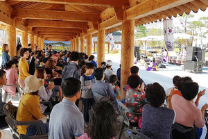 전통한옥형청사로 건립한 경북도청 신청사는 연일  방문하는 관광객들로 북새통을 이룬다고 한다. 사진=경북도 제공