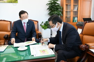 김석환 군수와 정성호 예결위원장.