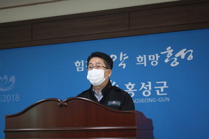 역점사업인 산림공원·역재방죽공원의 조성사업 추진현황에 대해 설명하고 있는 김윤태 산림녹지과장.