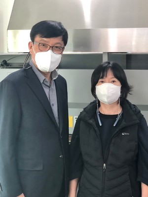 충남인쇄사를 운영중인 박우신‧김종분 부부.