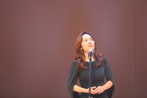 '삶이 그대를 속일지라도', '아름다운 나라' 등을 부른 소프라노 김순영 성악가.