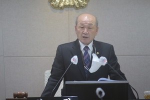 개회사를 통해 적극적인 노력을 다짐하는 윤용관 의장.