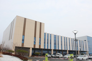 내부공사 중인 내포농수산물 종합유통센터 전경.