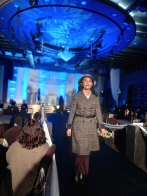 정장테마의 런웨이가 진행되고 있다.&nbsp;(사진 제공=내포사회복지연구원)