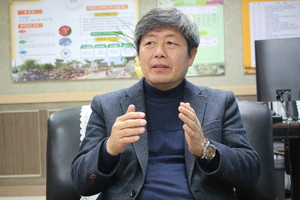 “학생들을 인성을 갖춘 어른으로 성장하게 인도하는 것이 삼육의 이념입니다.” 조영욱 서해삼육중·고등학교장이 인성교육의 중요성에 대해 역설하고 있다. 