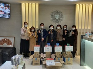 홍성군지역사회보장협의체에 약품을 지원한 내포사회복지연구원.