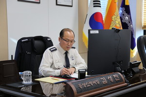김성찬 신임 홍성소방서장 집무모습.
