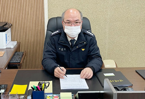 김오식 신임 예산소방서장 집무 모습.