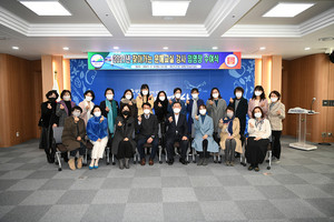 지난 9일 예산군청 대회의실에서 2021년 찾아가는 문해교실 강사 임명장 수여식이 진행됐다.