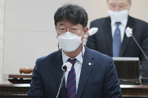 관내에 특화거리를 조성해 지역경제 활성화를 도모하자는 방안을 내세우는 노운규 의원.