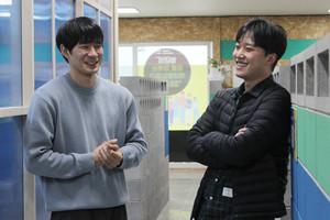 창작집단 나빌레라 이정빈 대표(사진 왼쪽)와 한정훈 단원.