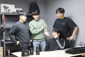 &nbsp;‘굿펠라즈필름’의 주역(뒤 좌측부터 임종혁 씨, 서한림 대표, 은민기 씨, 이제현 씨).