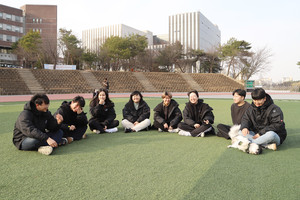 &nbsp;‘굿펠라즈필름’의 주역 네 명과 후배들.