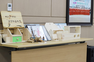 결성마을학교 목공 작품 등.