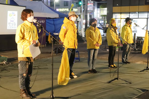 세월호 소식과 유가족 발언 시간.(왼쪽부터 이미경 씨, 김재만 씨, 강춘향 씨, 최지영 씨, 오홍진 씨)