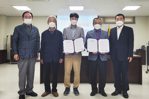 업무협약 체결을 마치고 관계자들(왼쪽부터 이종갑 선임이사, 주광웅 수석부회장, 이상윤 원장, 조화원 지회장, 오도영 선임부회장)이 기념사진을 촬영했다.
