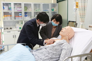 청운대에서 고등학생들을 대상으로 진행했던 간호실습체험.