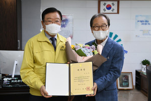 홍성군 홍보대사로 위촉된 방송인 이상벽 씨.