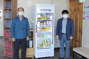 왼쪽부터 장성태 권사와 송경섭 목사.