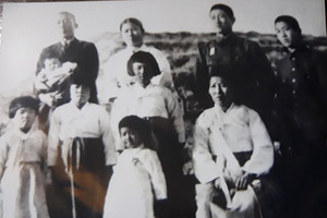 광천읍 폐광에서 학살된 이강세(뒷줄 왼쪽 첫 번째).