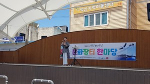 지난 4일 진행된 덕산시장 문화장터 공연 모습.