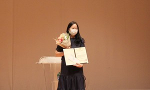 '바람의 메신저'로 올해 종합대상을 수상한 박도우 작가.