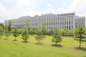 충북 진천군과 음성군 일원에 조성된 충북혁신도시의 한국교육과정평가원 전경..