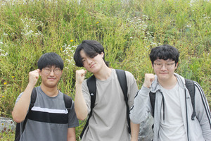 홍주고등학교 삼총사. 왼쪽부터 이원열, 이어진, 임혁균 학생.&nbsp;