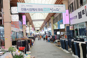 전북 익산의 전통시장인 서동특화시장 풍경.​​​​​​​