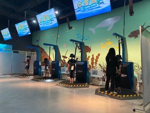 지난 10일&nbsp;서해안에서 만난 옛 이야기 프로그램을 통해 진행된 태안국립해양유물전시관 수중발굴가상체험 모습.