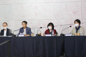 사진 왼쪽부터 윤후영 학예사, 김학량 명예관장, 이윤희 학예과장, 김종길 감독.