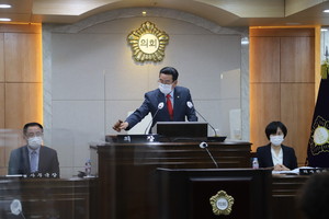 오전 11시 20분 장재석 부의장 체제로 제280회 임시회 2차 본회의가 개회됐다.