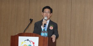기조연설 하고 있는 양승조 충남도지사.&nbsp;사진제공 = 내포사회복지연구원.