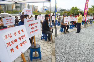지난 9일 있었던 중흥아파트 입주민들의 첫 집회 모습.