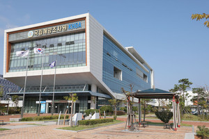 부산혁신도시 동삼지구의 국립해양조사원 전경.