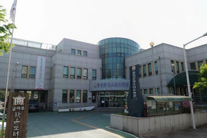 홍성군청소년복지재단이 상주해 있는 홍성군청소년수련관 전경.